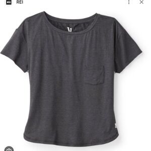 The Vuori Lux Performance T-shirt size womens small